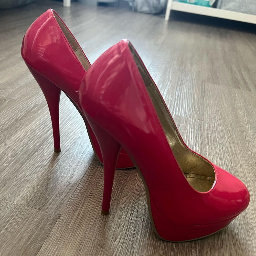 High Heels - Picture 4 of 4